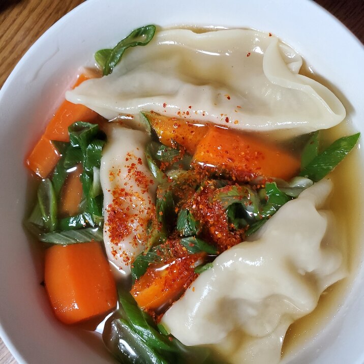 人参と長ネギと餃子のスープ